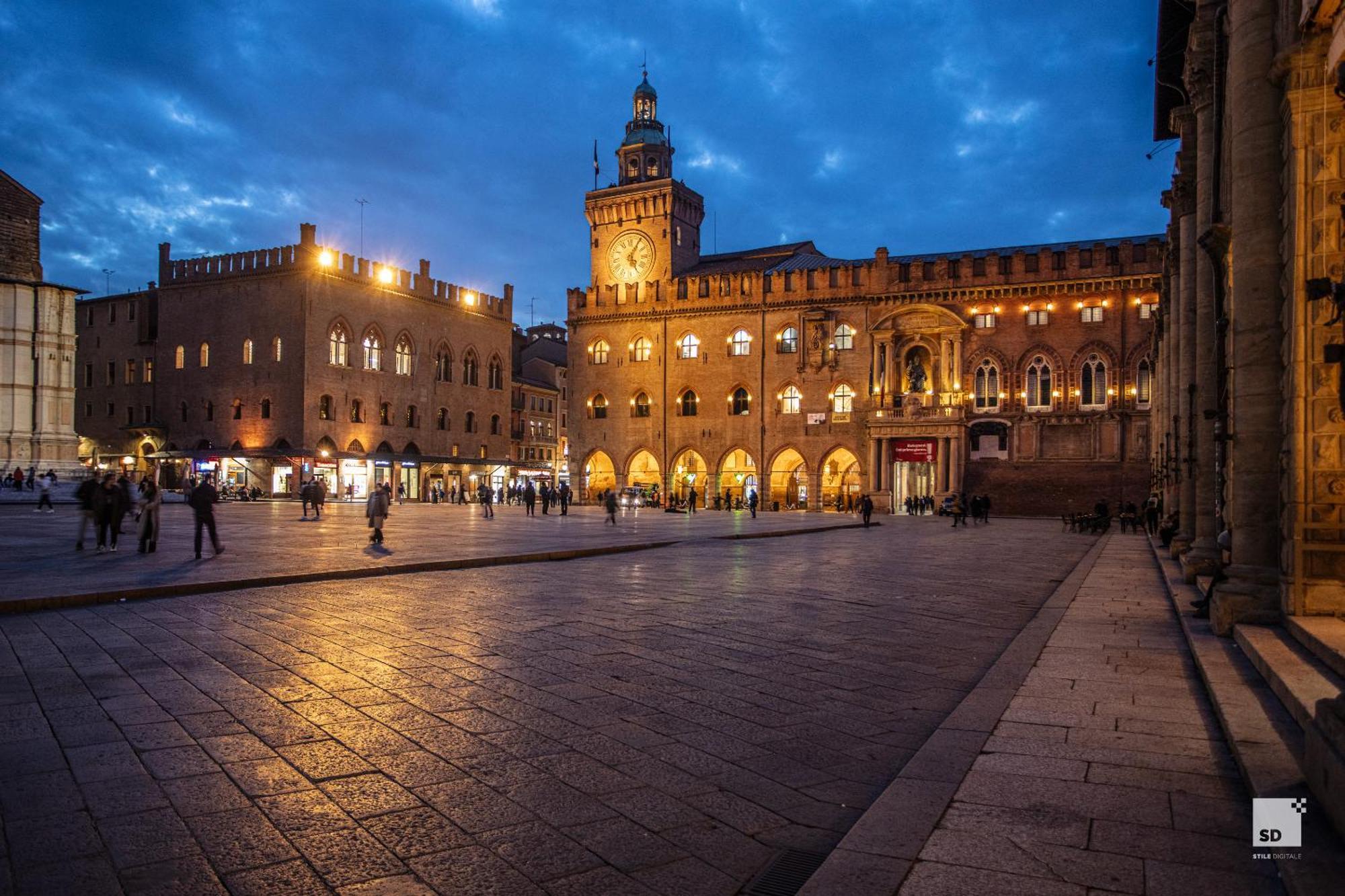 Urbanicooh Paracelso - Piazza Maggiore View — Photos 3